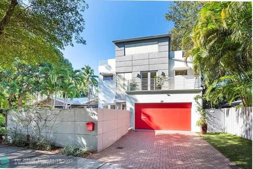 Victoria Park Villa | Stunning Home W/Pool Min to Beach Walk to Las Olas