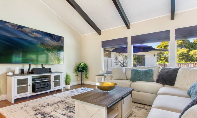 San Rafael Casa | Stunning Home: w/ Private Hot Tub, Pool & Backyard