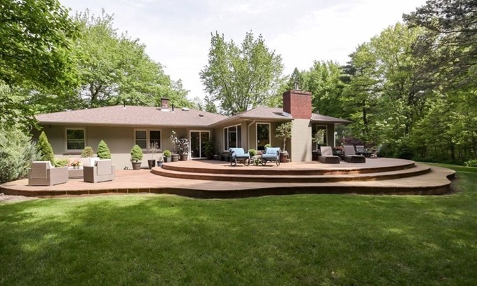 Michigan City Casa | Impresionante casa (16 personas) Bañera de hidromasaje, calentador de fuego, patio grande -45 min a Notre Dame