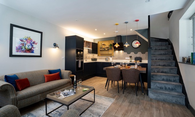 Ambleside Casa | Stunning Home with Sky TV & Parking by LetMeStay