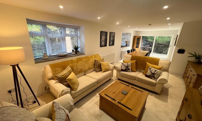 Hexham Casa | Stunning Home with STARGAZING ROOM Near Kielder Water
