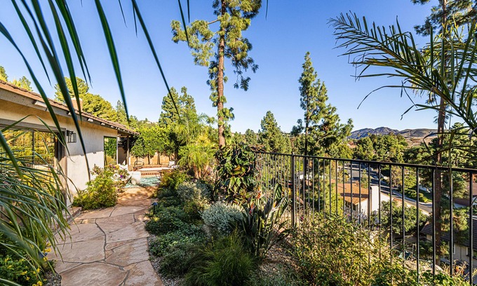 Thousand Oaks Casa | Stunning Mountain views, 30 minutes to Malibu beaches!