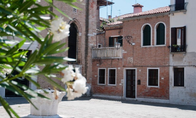 Castello Casa | Impresionante casa, 4 dormitorios, 3 espacios al aire libre, cerca de San Marcos, en una típica plaza