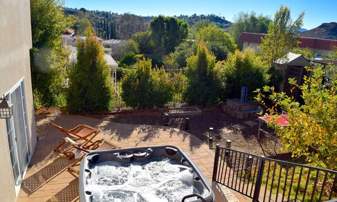 Thousand Oaks Casa | Stunning house with firepit, deck, enclosed backyard and mountain views