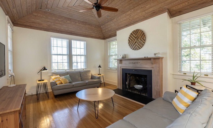 Northeast Virginia Beach Casa | Impresionante, impecablemente restaurada casa de playa original de 1935 a 3 minutos del océano