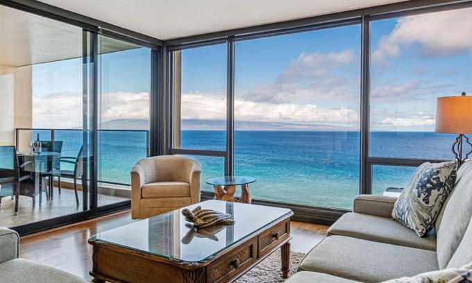 Lahaina Apartamento | Stunning Kaanapali Oceanfront! Mahana 1107!