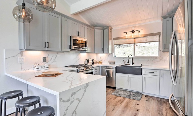Lake Arrowhead Cabaña | Stunning Lake Arrowhead Cabin w/ Lake Views!