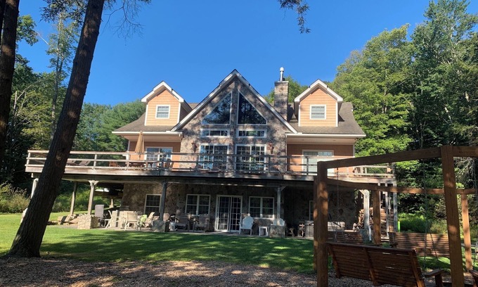 Blakeslee Casa | Impresionante casa frente al lago, Cerca de pistas de esquí, Chimenea, Bañera de hidromasaje, Fogón, Barcos
