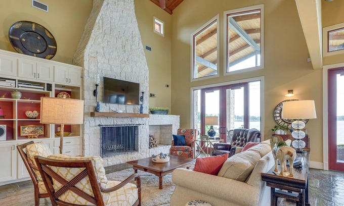 Riverside Casa | Stunning Lake Livingston Vacation Rental w/ Patio