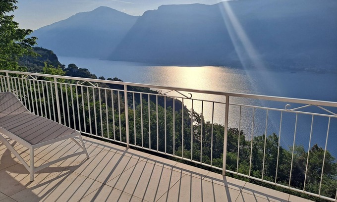 Arias Apartamento | Impresionante vista al lago en el lago de Garda y la piscina 017189-CNI-00008