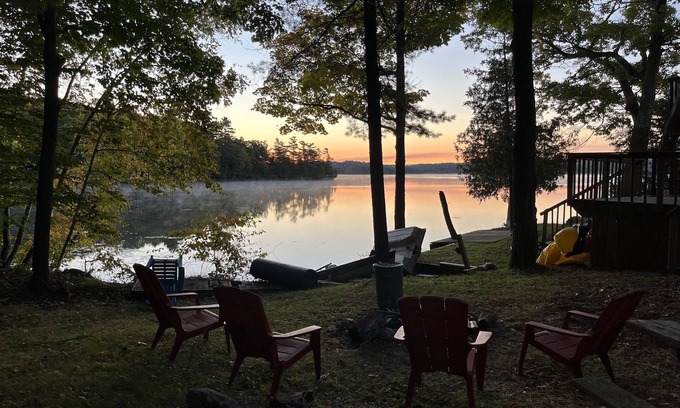 Rideau Lakes Cabaña | Stunning Lakefront Retreat: Relax & enjoy endless day-tripping possibilities!