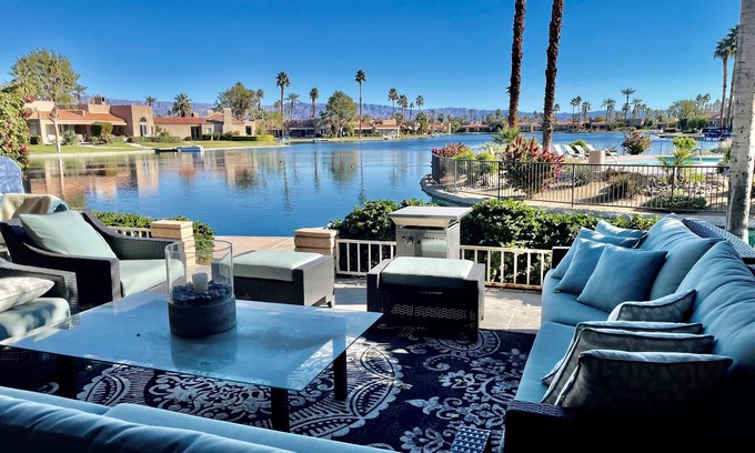 Rancho Mirage Condominio | Espectacular frente al lago en el desierto! Septiembre y diciembre ¡VENTA! Lake Mirage Tennis Clu