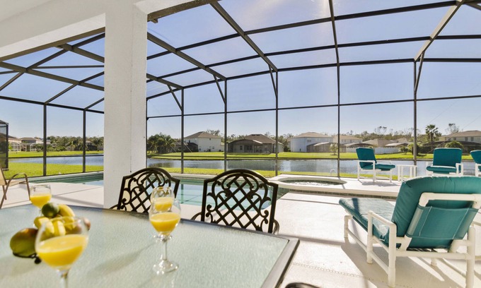 Crescent Lakes Villa | Piscina y spa con orientación sur - Impresionante Lakeview Villa Ejecutivo