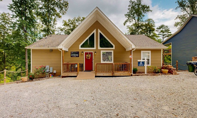 Lakeside Estates Casa | Stunning Lakeview Home with game room, fire pit, dock, & hot tub