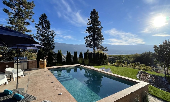 Okanagan-Similkameen Casa | Stunning Lakeview Vineyard with Private Pool