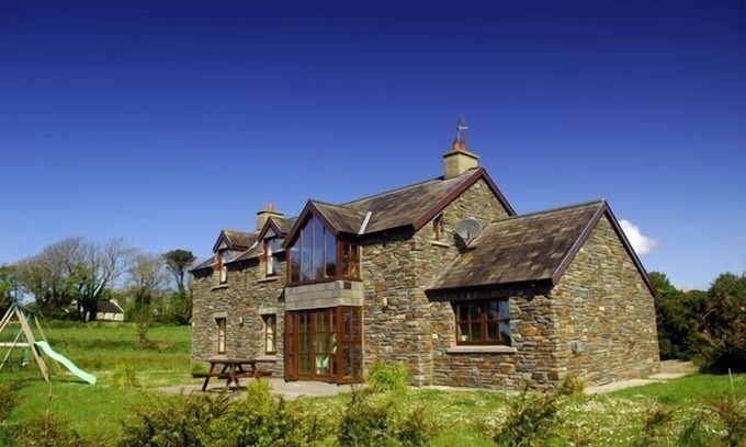 Goleen Cabaña | Impresionante gran casa de piedra en el Camino Salvaje Atlántico con vistas al mar y WI-FI