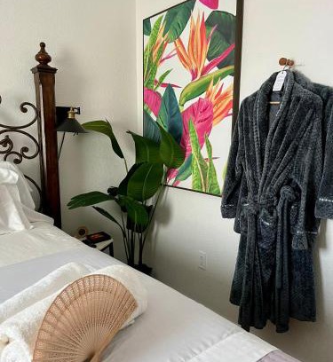 West Little Havana Apartamento | Stunning Little Havana Suites Close to airport, Calle Ocho, Brickell, Wynwood and the Beaches - Free Parking