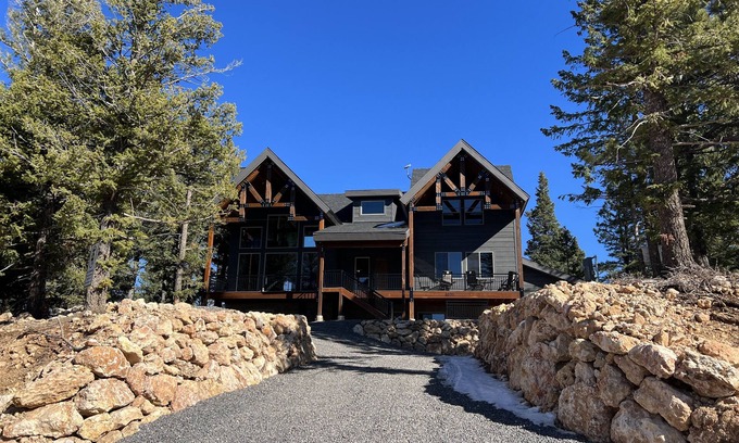 Duck Creek Village Cabina | Stunning Luxury Executive Style Cabin 7 BR 4.5 BA Hi Speed Wi-Fi