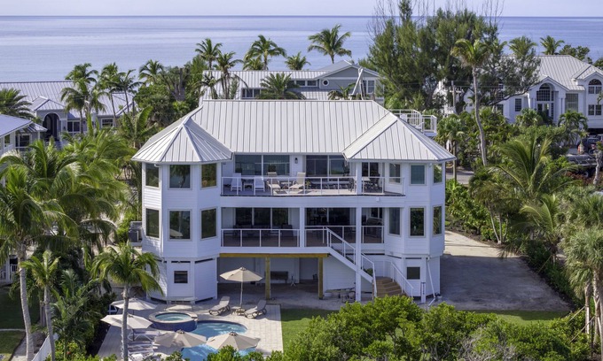 Gulf Shores Casa | Stunning Luxury Home with Stunning Water Views