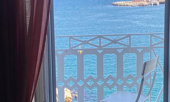 Chiaia Casa | Stunning luxury vacation home on the Naples waterfront with sea and Vesuvius views