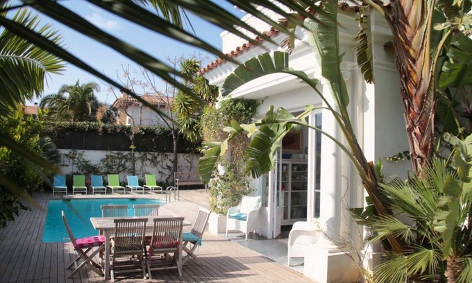 Passeig Maritim Villa | Impresionante villa de lujo con piscina salina, a 40 metros del mar, ideal para familias