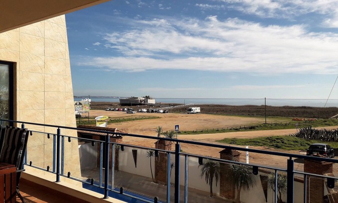Meia Praia Apartamento | Impresionante apartamento moderno de 2 dormitorios con vistas al mar y piscina comunitaria en la azotea