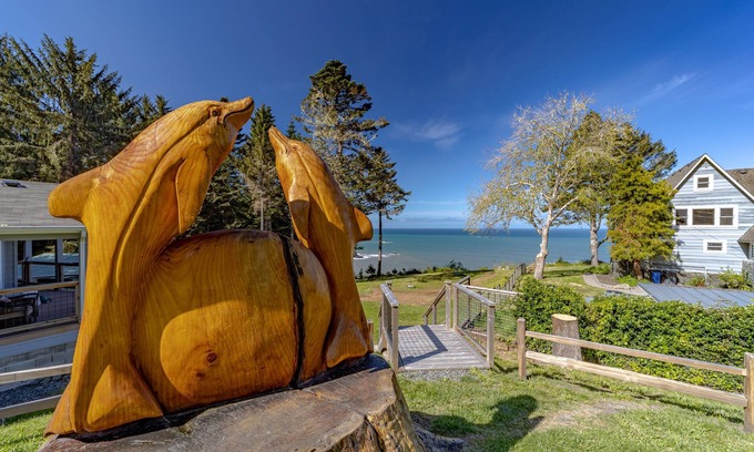 Trinidad Casa | Stunning modern 3BR, 2BA Oceanside Bluff Retreat in Trinidad, California