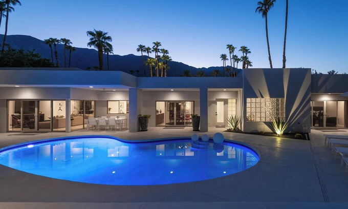 Indian Canyon Casa | Stunning modern house w/ breathtaking backdrop of the Santa Rosa Mountains