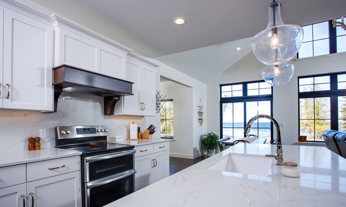 Sturgeon Bay Casa | Stunning modern home - Bayfront - Sunset Serenity