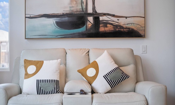 Seal Beach Casa | Stunning modern house | Minutes away from the beautiful coastline of California!
