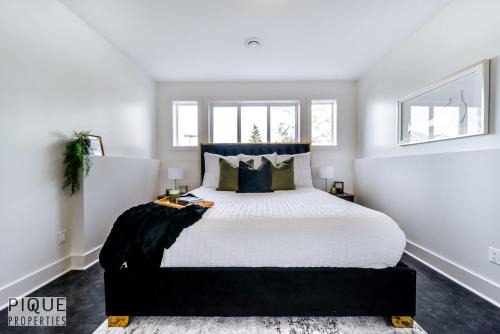 Jasper Place Casa | Stunning Modern Suite - King Bed - Free Parking & Netflix - Fast Wi-Fi - Long Stays Welcome