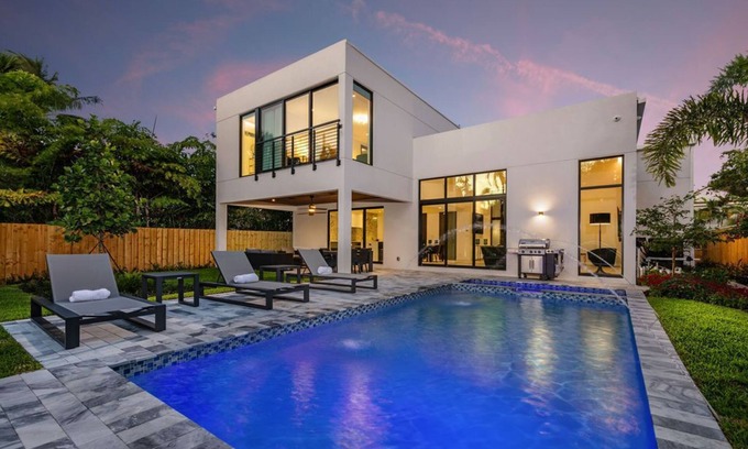 Poinsettia Heights Casa | Impresionante lujo moderno en Fort Lauderdale, piscina climatizada y spa, cerca de la playa