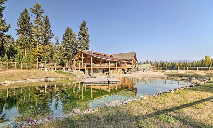 Olney Cabina | Stunning Montana Retreat: Hot Tub, On-Site Hiking!