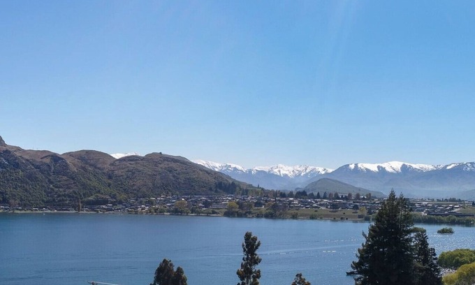 Kelvin Heights Casa | Impresionantes vistas a la montaña y al lago - casa tranquila y soleada