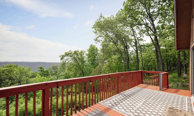 Paw Paw Cabina | Stunning Mountain Views w/Deck & Grill on 5 Acres!