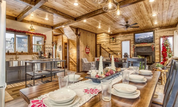 Chalet Village North Cabina | Stunning Mountain Views Brand New Cabin