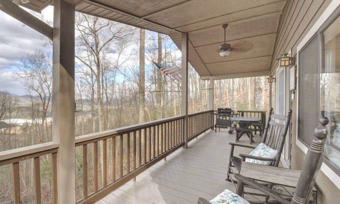 Rabun Gap Casa | Stunning Mtn Retreat-Unplug & Connect with Nature! Fire Pit, Hammocks, Hiking!