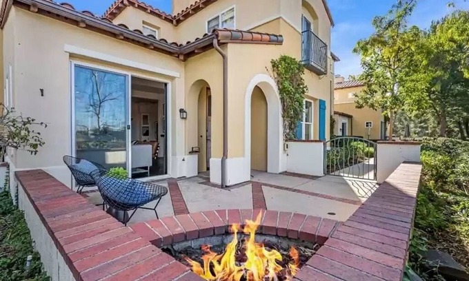 Newport Coast Casa | Stunning Newport Coast elegance & style. Luxe living near 5 star shops & dining.