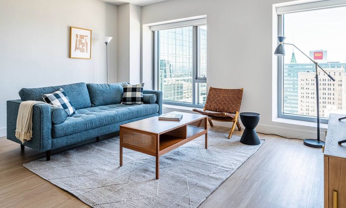 Downtown Oakland Apartamento | Stunning Oakland 2BR w/ AC, W/D, Sky Deck, next to BART, by Blueground