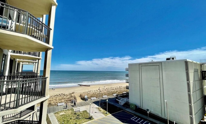 The Pines Condominio | Stunning Ocean Views from Fifth-Floor Condo with Pool & Off-Street Parking!