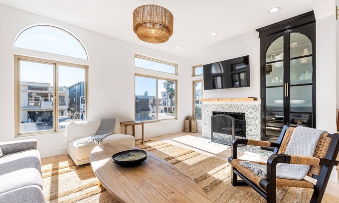 Hollywood Casa | STUNNING! Ocean Views!! Lux Remodeled Modern Beach House. +PELETON .
