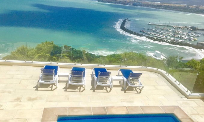 Mountainside Apartamento | Stunning ocean views of False bay the harbour with Private pool