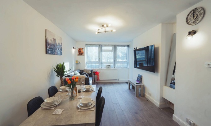 St. Mary's Park Apartamento | Stunning one bed apartment over looking Battersea Park with balcony.