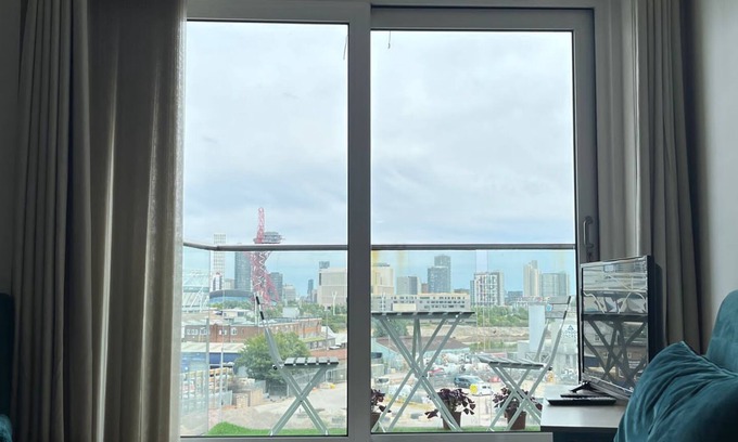 Bow Apartamento | Stunning one bed with rooftop - opposite Stadium