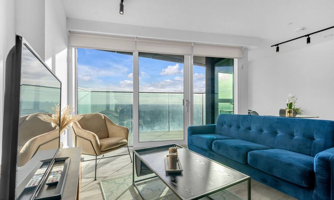 East Acton Apartamento | Stunning One Bedroom in Icon Tower in North Acton