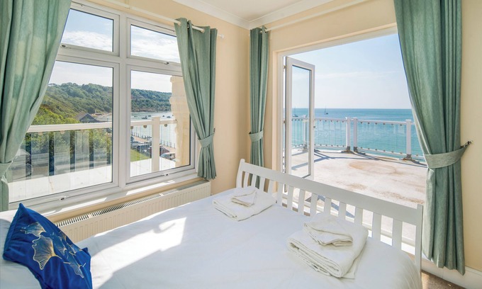 Totland Bay Apartamento | Stunning Penthouse Apartment