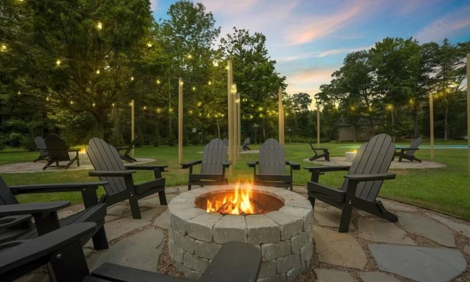 Canadensis Casa | Stunning Pocono Modern | Firpits | Pets OK