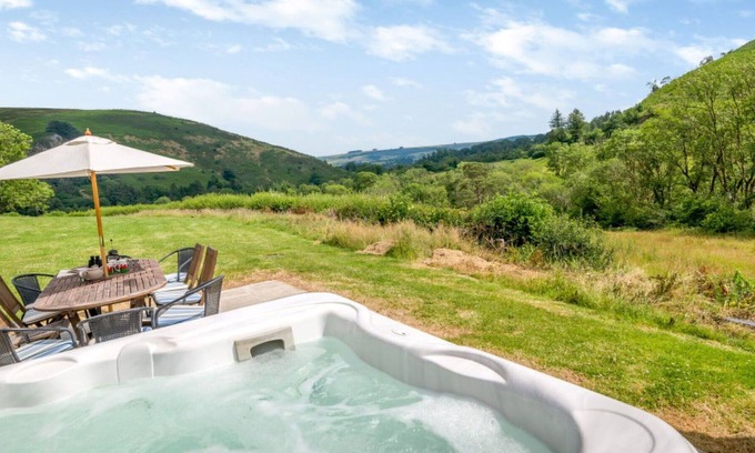 Llanwrtyd Wells Casa | Preciosa casa de vacaciones privada con WIFI, jacuzzi, TV, patio, vista panorámica y aparcamiento