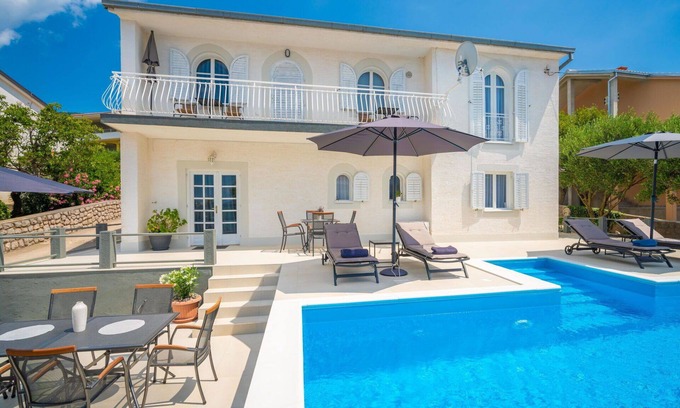 Klenovica Casa | Maravillosa casa de vacaciones privada con A/C, WIFI, piscina privada, TV, terraza y aparcamiento