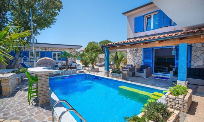 Novi Vinodolski Villa | Casa de vacaciones privada con piscina privada, WIFI, A/C, jacuzzi, TV, terraza, aparcamiento